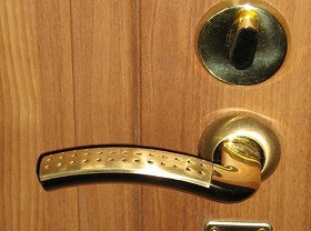 Замена дверной ручки входной двери в Владимире